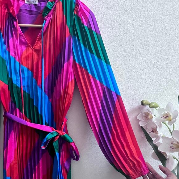 Vestique Feeling Festive Pleated Mini Dress Long Sleeve Women's Loose Fit XS - Picture 5 of 10